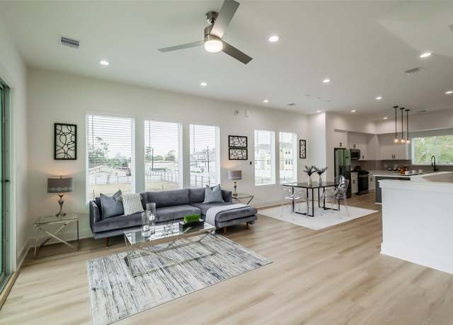 Property at 5703E Balbo St, Houston, TX 77091, 3 beds, 3.5 baths