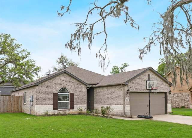 Property at 315 Woodhaven Dr, West Columbia, TX 77486, 4 beds, 2 baths