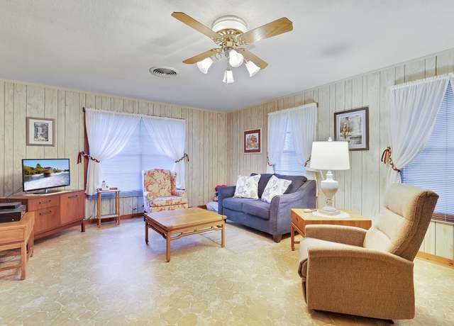 Property at 204 Road 2764, Rye, TX 77327, 3 beds, 2.5 baths