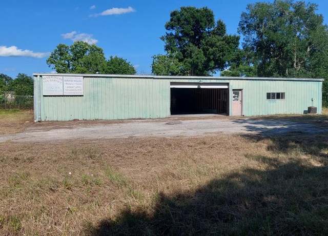 Property at 610 New York St, Navasota, TX 77868