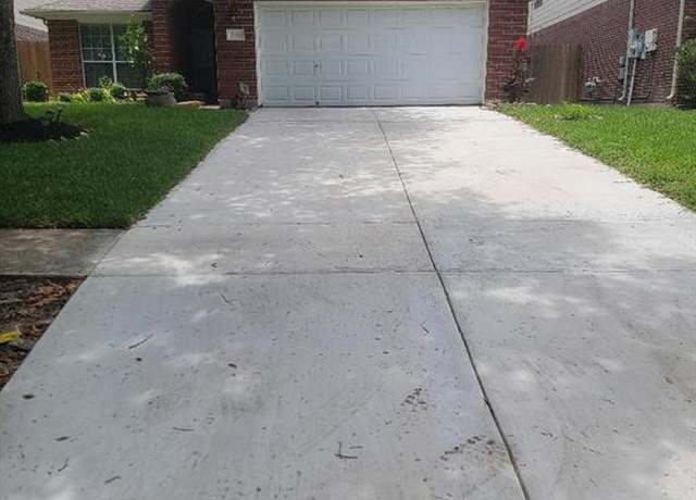 Property at 5716 Meadow Breeze Ln, Rosharon, TX 77583, 3 beds, 2 baths