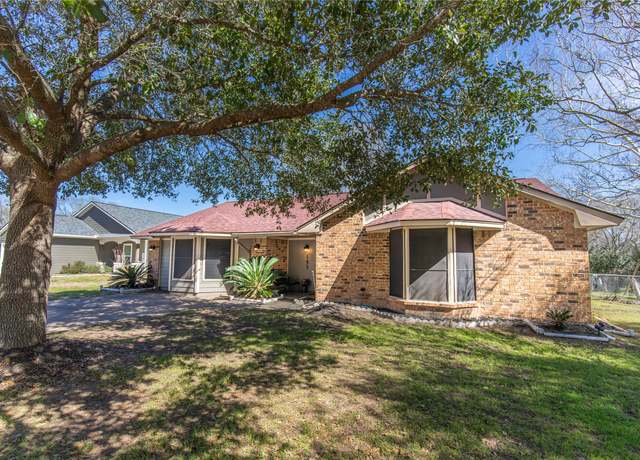 Property at 153 Machemehl Dr, Bellville, TX 77418, 3 beds, 2 baths
