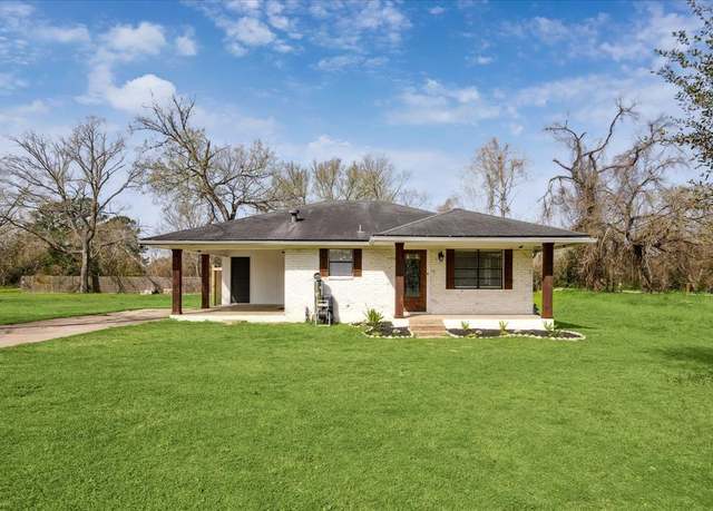 Property at 715 16th St, Hempstead, TX 77445, 3 beds, 2.5 baths