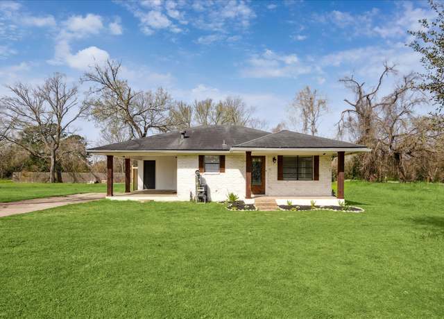 Property at 715 16th St, Hempstead, TX 77445, 3 beds, 2.5 baths