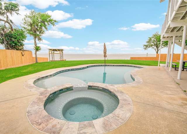 Property at 456 S Burnett Dr, Baytown, TX 77520, 3 beds, 2.5 baths