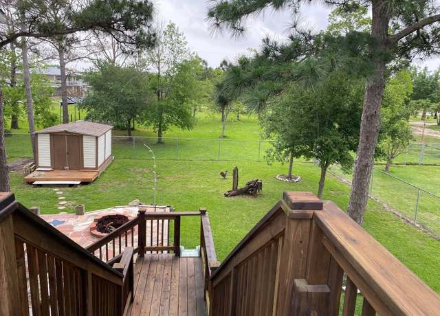Property at 1025 14th St, Dickinson, TX 77539, 1 bed, 2 baths