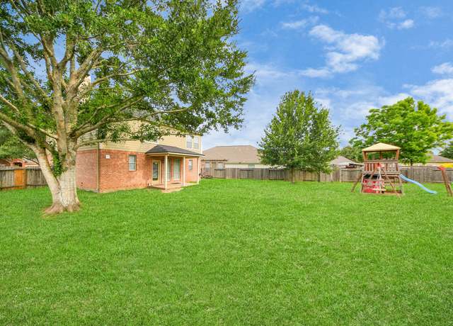Property at 2619 Winners Ct, Rosenberg, TX 77471, 3 beds, 2.5 baths