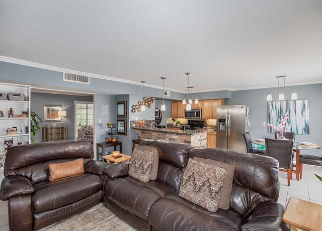 Property at 2101 Fountain View Dr #80, Houston, TX 77057, 2 beds, 2 baths