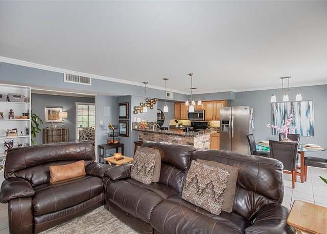 Property at 2101 Fountain View Dr #80, Houston, TX 77057, 2 beds, 2 baths
