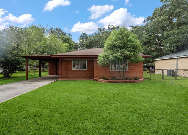 Property at 2024 Pine St, Liberty, TX 77575, 3 beds, 1 bath