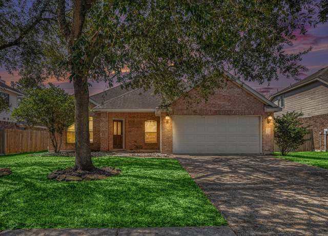 Property at 307 Magnolia Way, League City, TX 77573, 3 beds, 2 baths