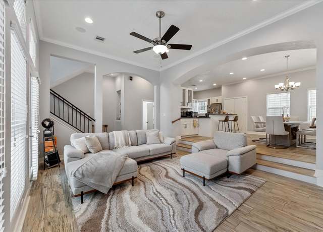 Property at 5811 Darling St Unit A, Houston, TX 77007, 3 beds, 4 baths