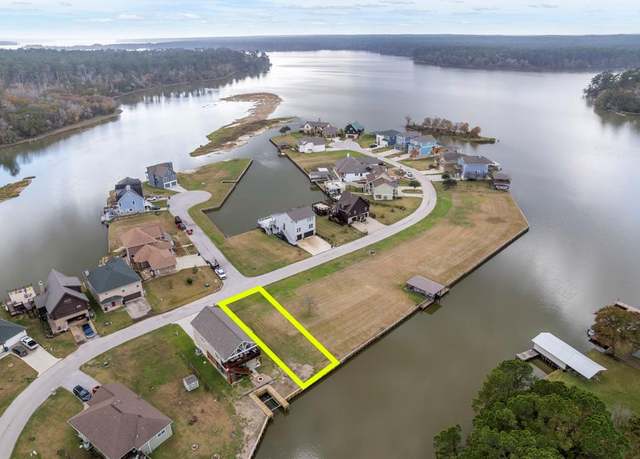 Property at 52 Cypress Bnd, Huntsville, TX 77340