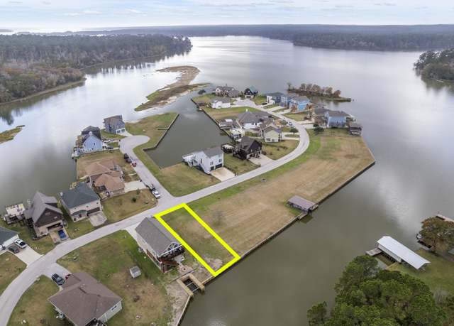 Property at 52 Cypress Bnd, Huntsville, TX 77340