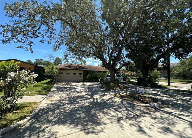 Property at 2102 Ridgemore Dr, Houston, TX 77055, 3 beds, 2 baths