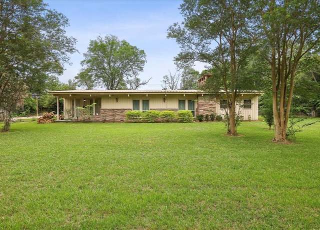 Property at 1903 W Sunset Dr, Orange, TX 77630, 3 beds, 2.5 baths