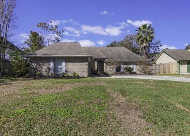 Property at 605 Olde Oaks Dr, Dickinson, TX 77539, 3 beds, 2 baths