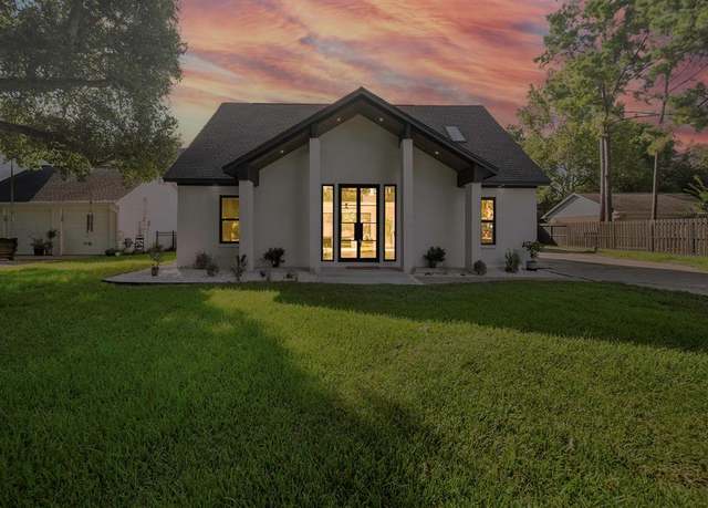 Property at 408 Briarmeadow Ave, Friendswood, TX 77546, 3 beds, 2.5 baths
