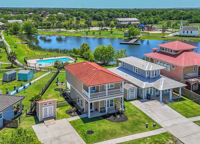 Property at 607 29th St, Dickinson, TX 77539, 3 beds, 3 baths