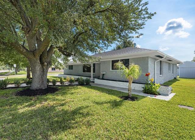 Property at 2701 Oaks Dr, Pasadena, TX 77502, 4 beds, 2 baths