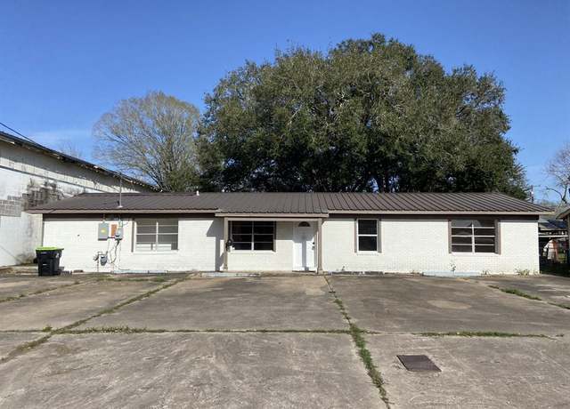 Property at 1713 Avenue M, Bay City, TX 77414, 4 beds, 3 baths