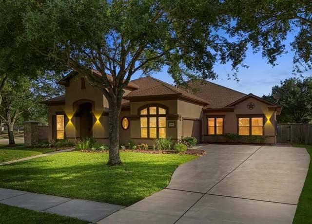 Property at 2299 Azahar Ct, League City, TX 77573, 5 beds, 3 baths