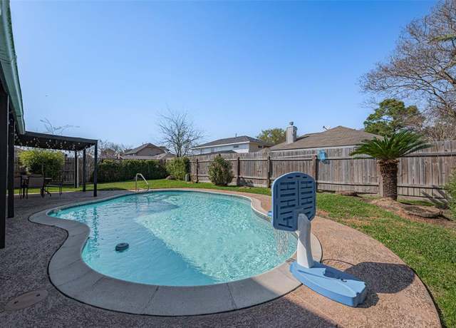 Property at 17518 Coventry Squire Dr, Houston, TX 77084, 4 beds, 2.5 baths