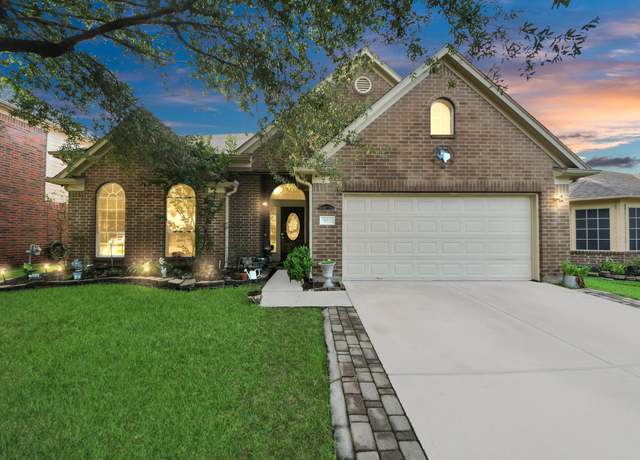 Property at 922 N Sky Dr, Houston, TX 77073, 4 beds, 2.5 baths