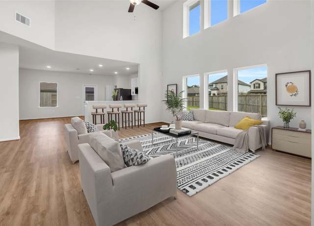 Property at 15100 Crown Manor Dr, Houston, TX 77044, 4 beds, 2.5 baths