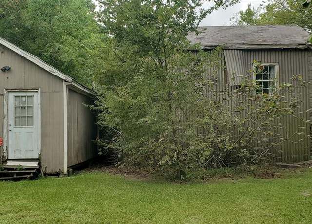 Property at 17 5th Ave N, Texas City, TX 77590, 1 bed, 1.5 baths