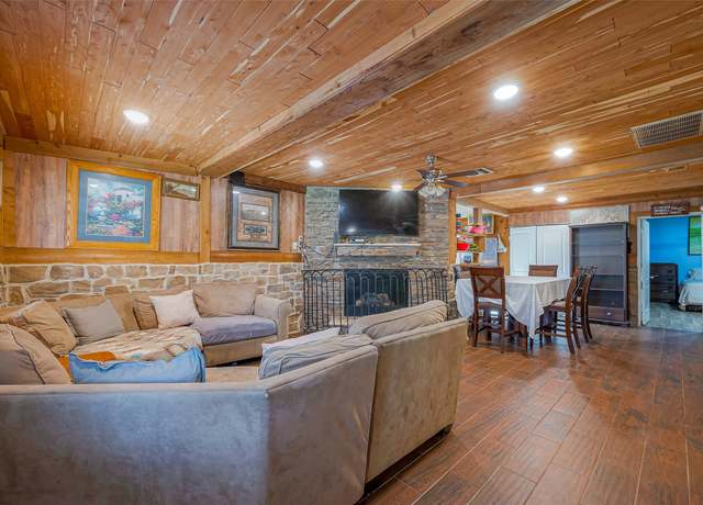 Property at 6009 Crane St, Houston, TX 77026, 3 beds, 2.5 baths
