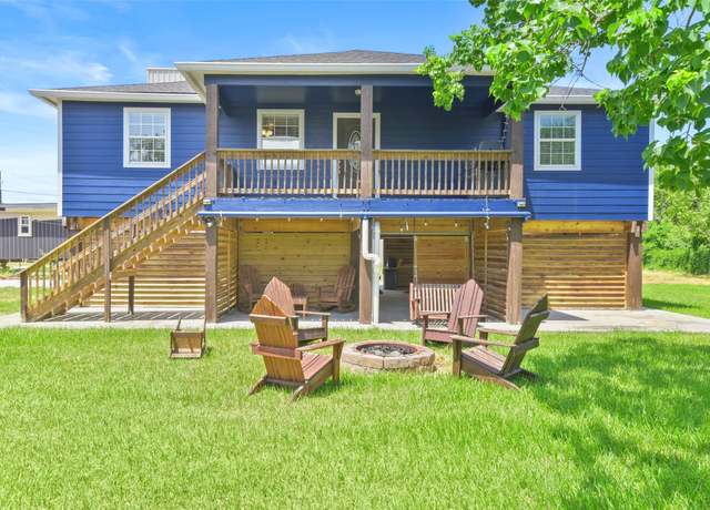 Property at 939 12th St, Dickinson, TX 77539, 3 beds, 2 baths