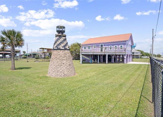 Property at 927 W Verdie Dr, Crystal Beach, TX 77650, 1 bed, 1 bath