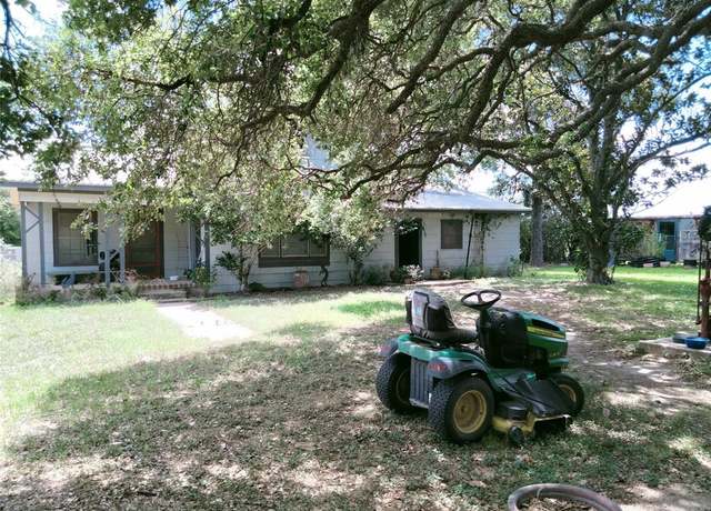 Property at 2123 W US Highway 90, Schulenburg, TX 78956, 3 beds, 1 bath