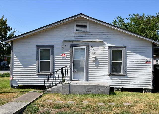 Property at 2207 Chew St, Houston, TX 77020, 2 beds, 1 bath