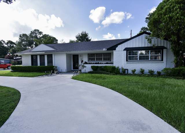 Property at 5666 Overbrook Ln, Houston, TX 77056, 3 beds, 2 baths