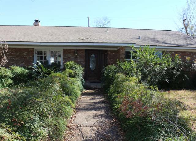 Property at 10715 Willowgrove Dr, Houston, TX 77035, 3 beds, 3 baths