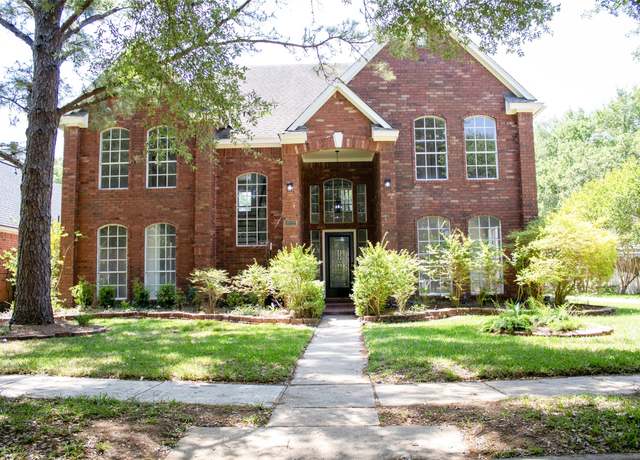 Property at 3222 Serene Oak Dr, Sugar Land, TX 77478, 5 beds, 3.5 baths