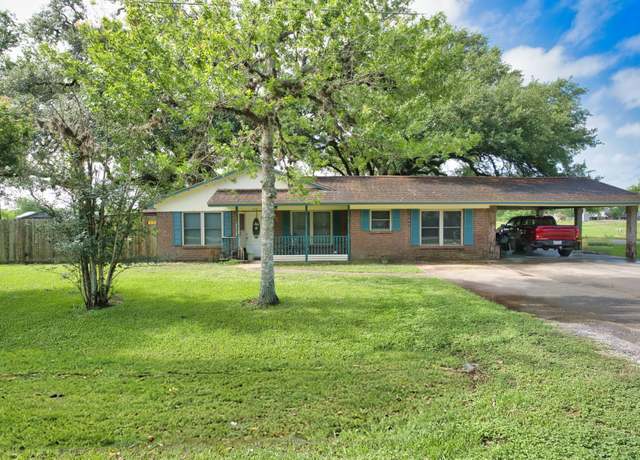 Property at 402 E Smith St, Brazoria, TX 77422, 3 beds, 3 baths