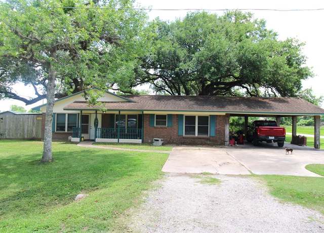 Property at 402 E Smith St, Brazoria, TX 77422, 3 beds, 3 baths