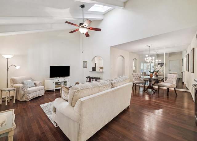 Property at 1100 Augusta Dr #24, Houston, TX 77057, 1 bed, 1 bath