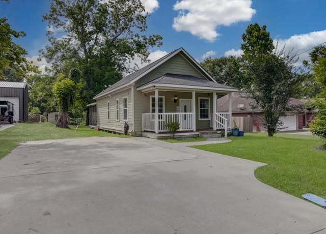 Property at 610 S Railroad Ave, Shepherd, TX 77371, 3 beds, 2 baths