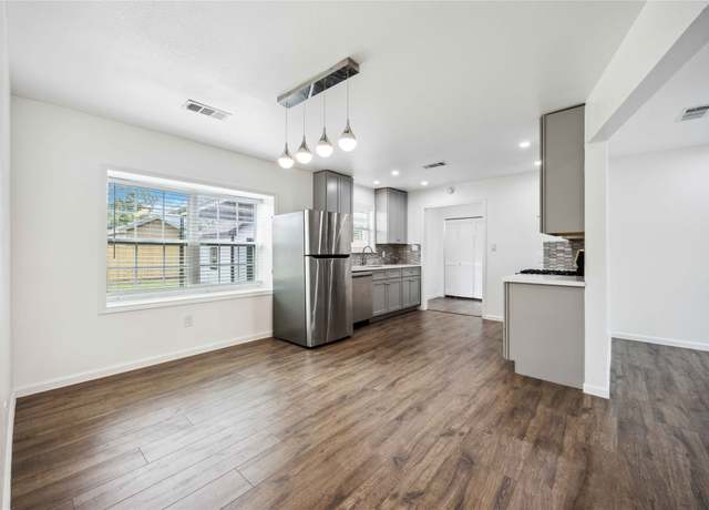 Property at 508 Kalmer St, Pasadena, TX 77502, 4 beds, 2 baths