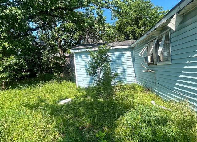 Property at 7832 Sandy St, Houston, TX 77028, 3 beds, 1 bath