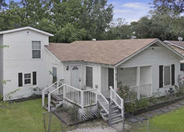Property at 210 Forest Park Blvd, Lufkin, TX 75904, 4 beds, 2 baths