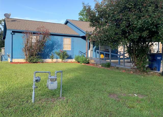 Property at 324 Persimmon Rd, Onalaska, TX 77360, 3 beds, 2 baths