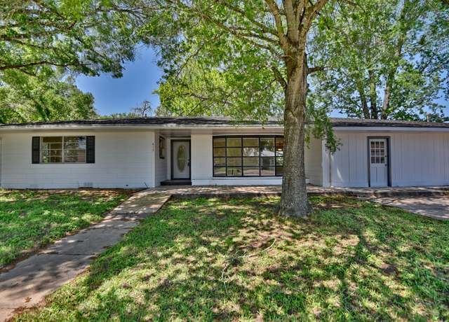 Property at 415 Silliman St, Sealy, TX 77474, 3 beds, 2.5 baths
