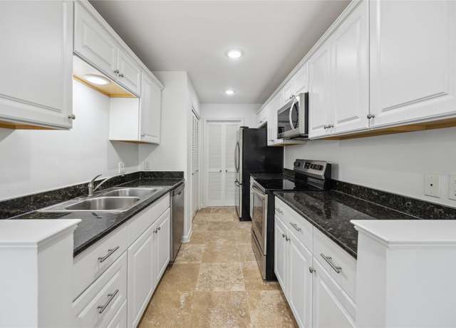 Property at 10360 Briar Forest Dr Unit 31/4, Houston, TX 77042, 2 beds, 2.5 baths