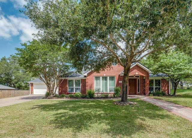 Property at 104 Douglas Dr, Bellville, TX 77418, 3 beds, 3 baths