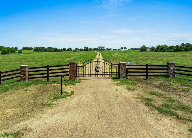 Property at 1725 Stokes Rd, New Ulm, TX 78950, 4 beds, 3.5 baths
